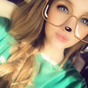 Meet your Posher, Andrea